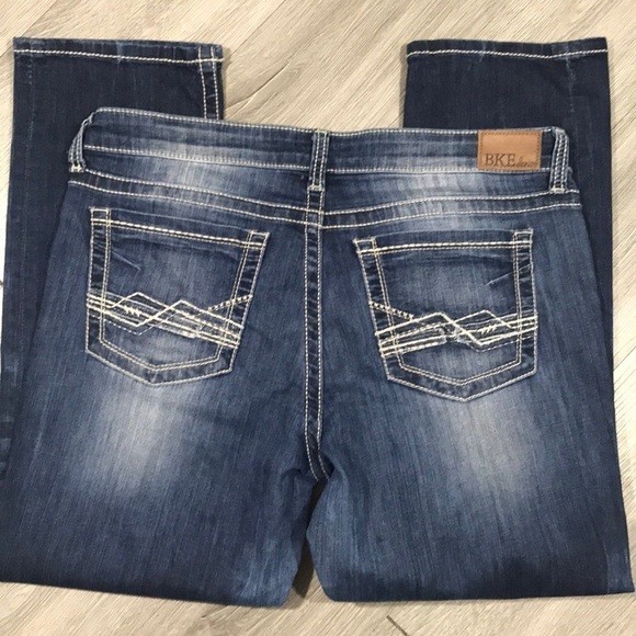 BKE DENIM SABRNA DarkWash Embroidered PicketStraight Leg Crops size 32 - Picture 8 of 11